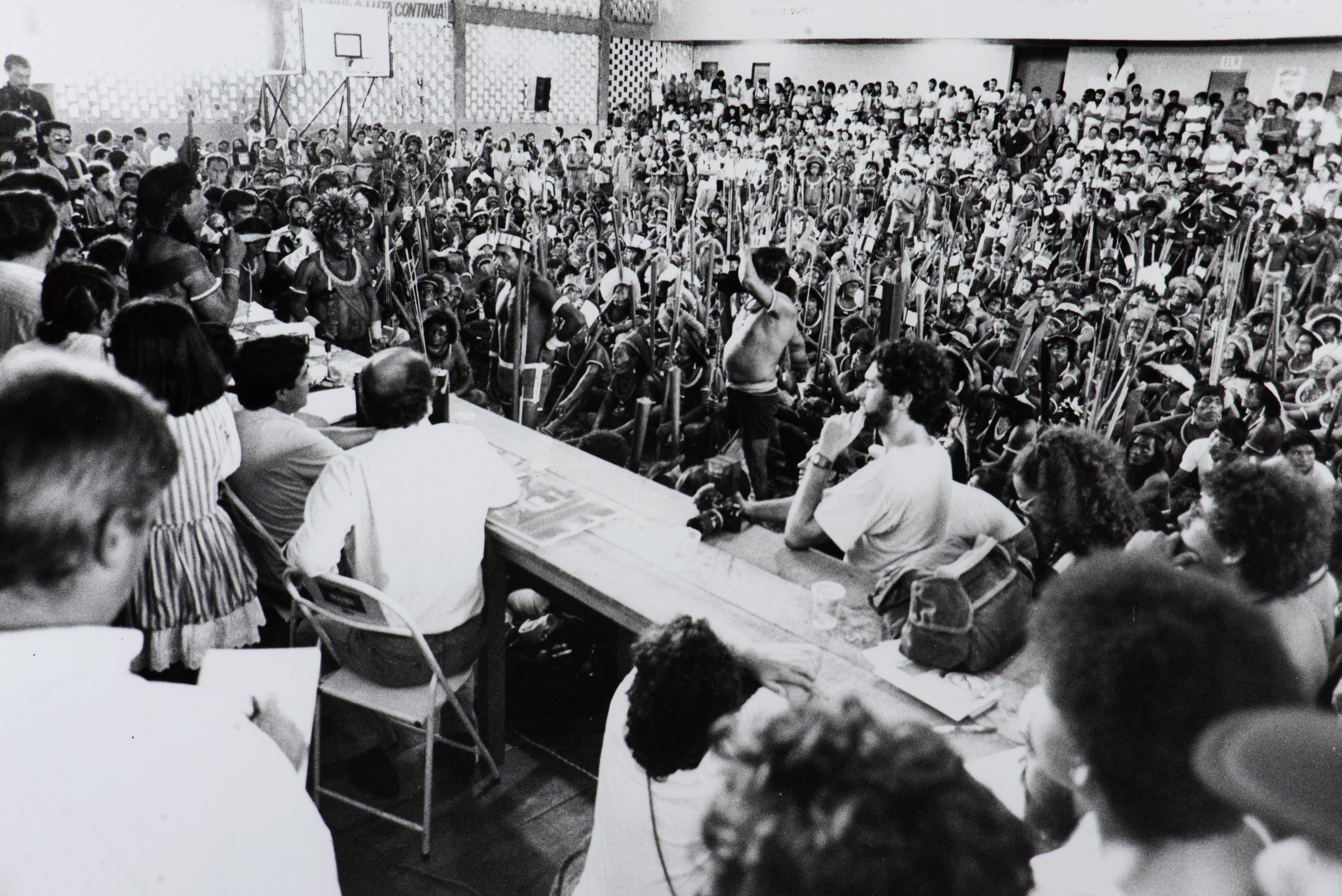 Manifestação no I Encontro dos Povos Indígenas contra as hidrelétricas no Rio Xingu, em Altamira (PA), em 1989|Murilo Santos/ISA