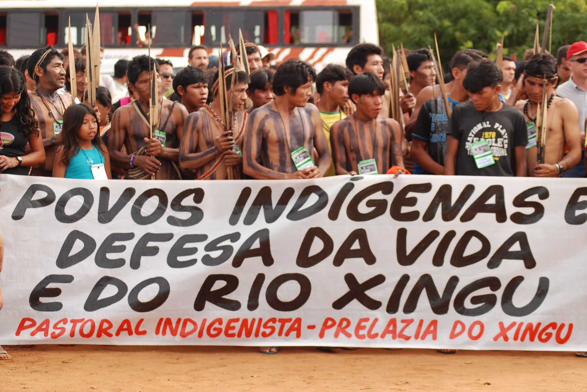 Ato público às margens do Xingu no encerramento do Encontro Xingu Vivo para Sempre, em 2008|Raul Silva Telles do Valle/ISA
