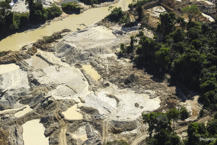 Garimpo ilegal destrói área no limite nordeste da Terra Indígena Kayapó, no estado do Pará