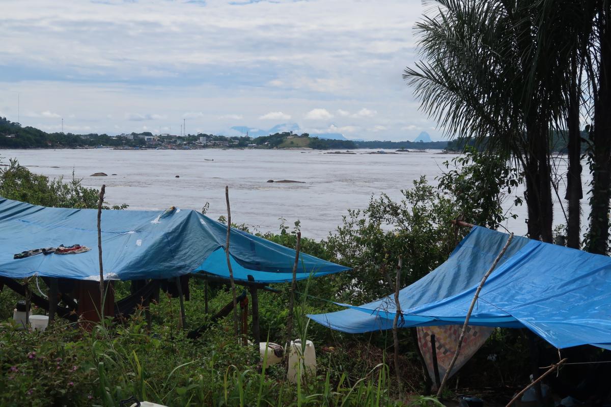 Acampamentos improvisados para os indígenas dos povos Hupda e Yuhupdëh