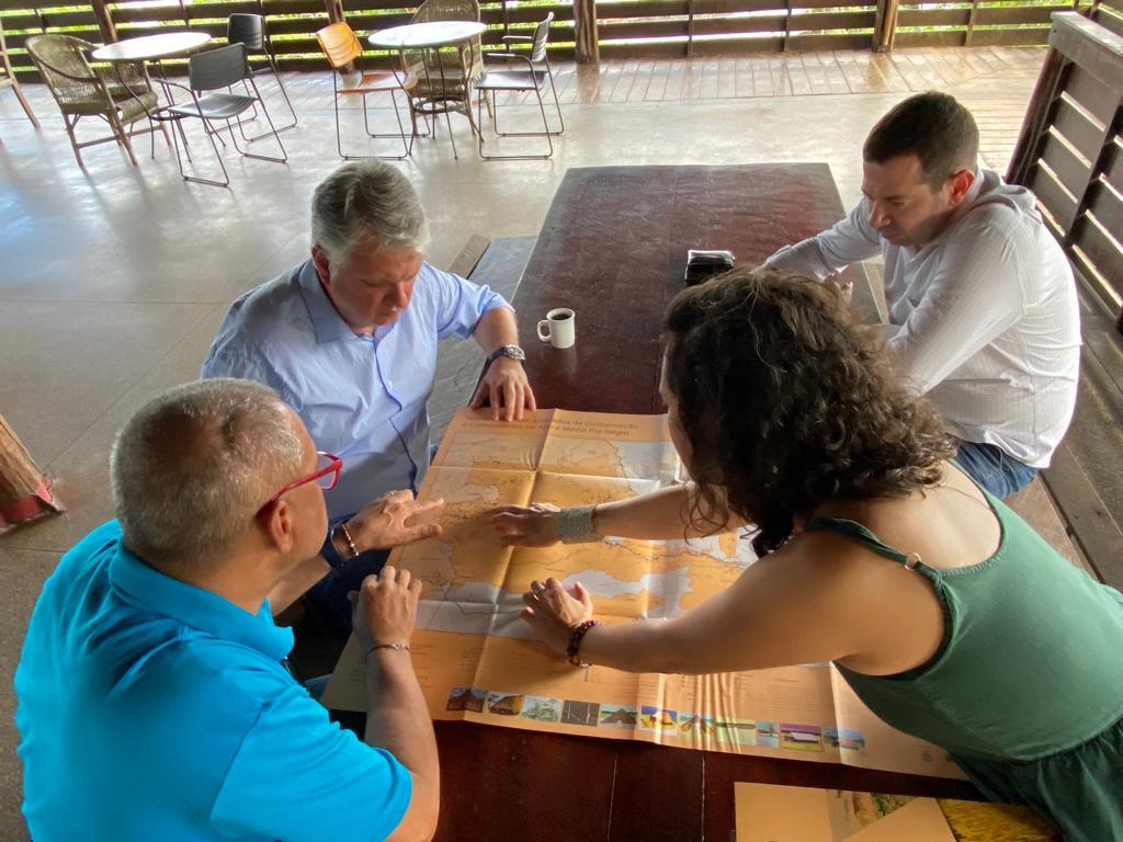 Corregedor estadual de Justiça, Jomar Ricardo Saunders, em visita ao ISA em São Gabriel da Cachoeira