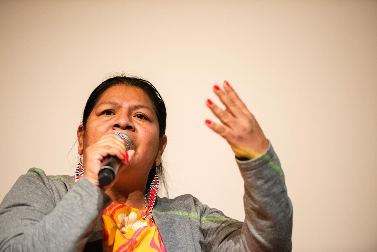 Sandra Benites, curadora e pesquisadora Guarani, no lançamento do livro "Povos Indígenas no Brasil 2017/2022"