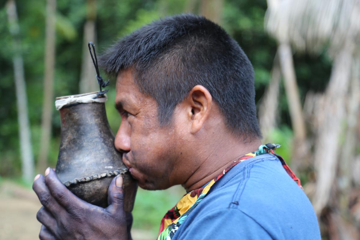 Roberval Pedrosa, do Povo Tukano, em encontro de conhecedores na Serra de Mucura