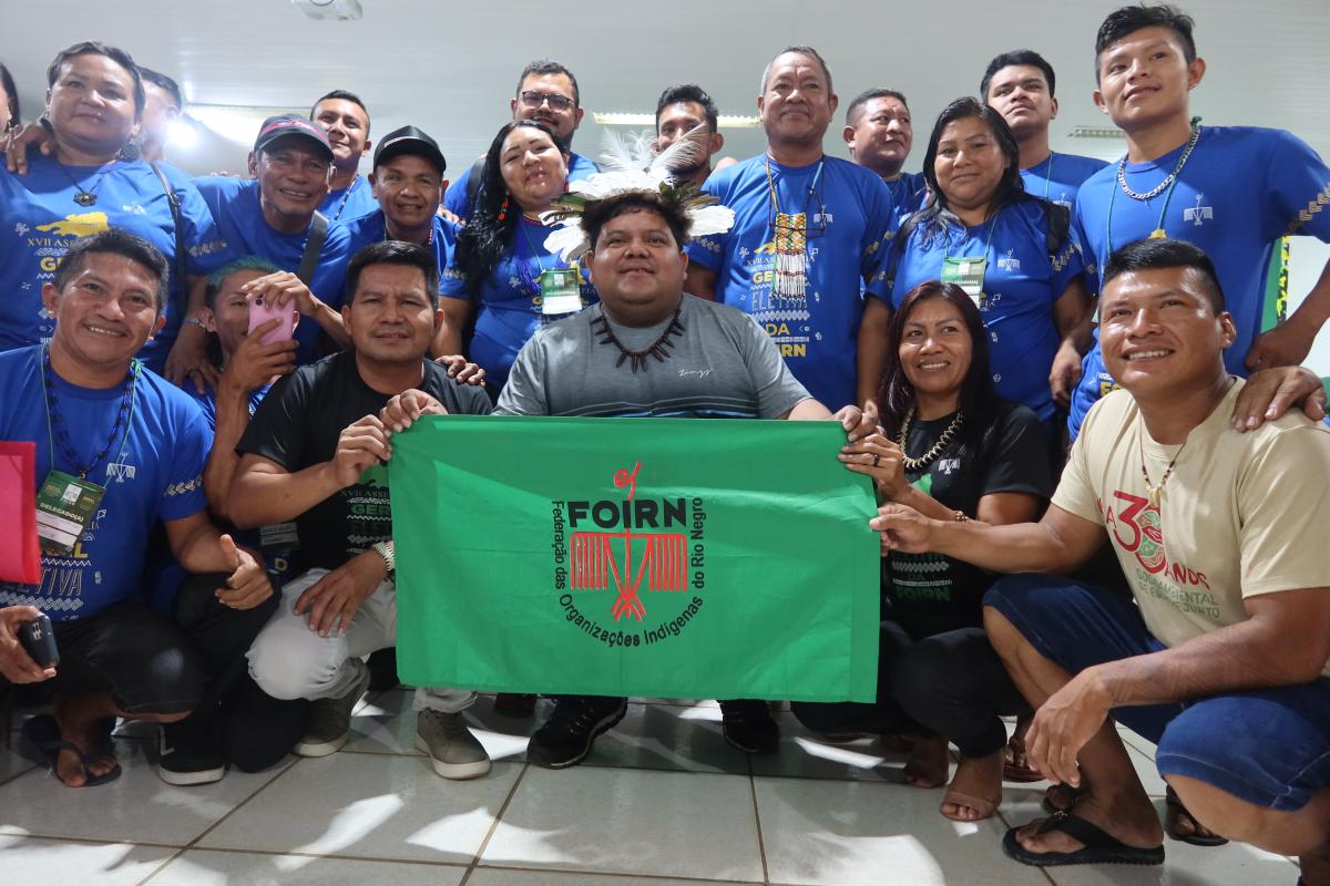  Marivelton Baré (centro) tendo ao seu lado o novo presidente da FOIRN, Dário Baniwa, e a nova vice-presidente, Janete Desana 