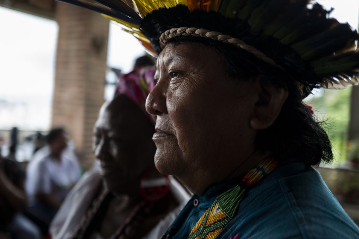 Davi Kopenawa, xamã Yanomami, em visita ao Morro do Salgueiro
