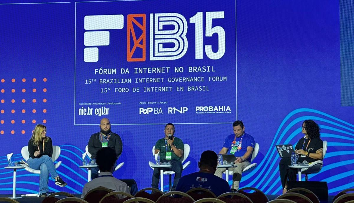 Foto dos participantes do workshop "Teias de Conexão: Retrato da Conectividade nas Comunidades Indígenas" promovido pela Rede Wayuri