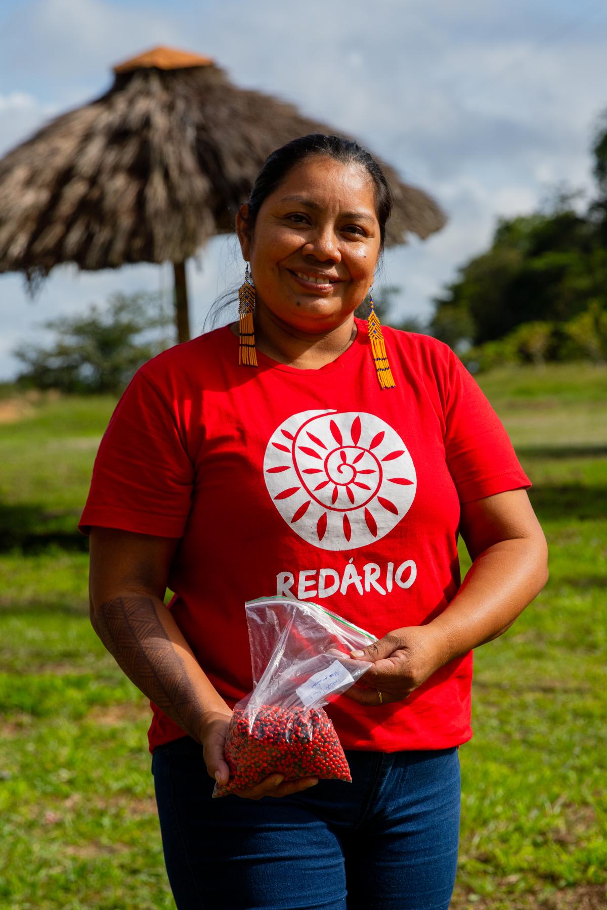 Alcineia é coletora e elo da comunidade Canauanim