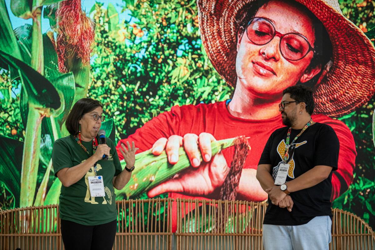 Adriana Ramos, do ISA, e Carlos Magno, do Centro Sabiá