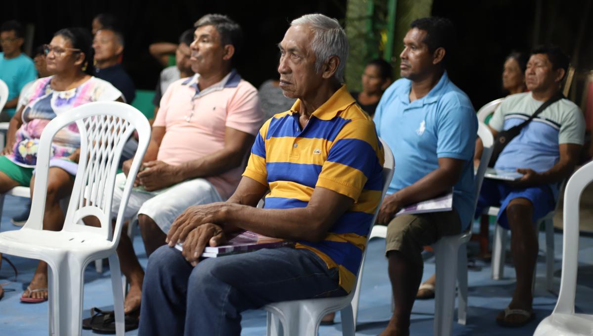 Imagem mostra lideranças da região do Médio Rio Negro que estiveram presentes no lançamento