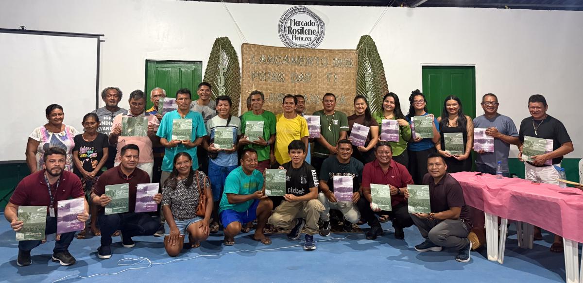 Lideranças, jovens, homens e mulheres das comunidades dos territórios que participaram do evento