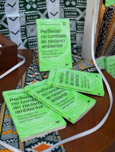 Capa do livro Periferias no Combate ao Racismo Ambiental: Tecnologias de Sobrevivência e Luta pelo Bem Viver