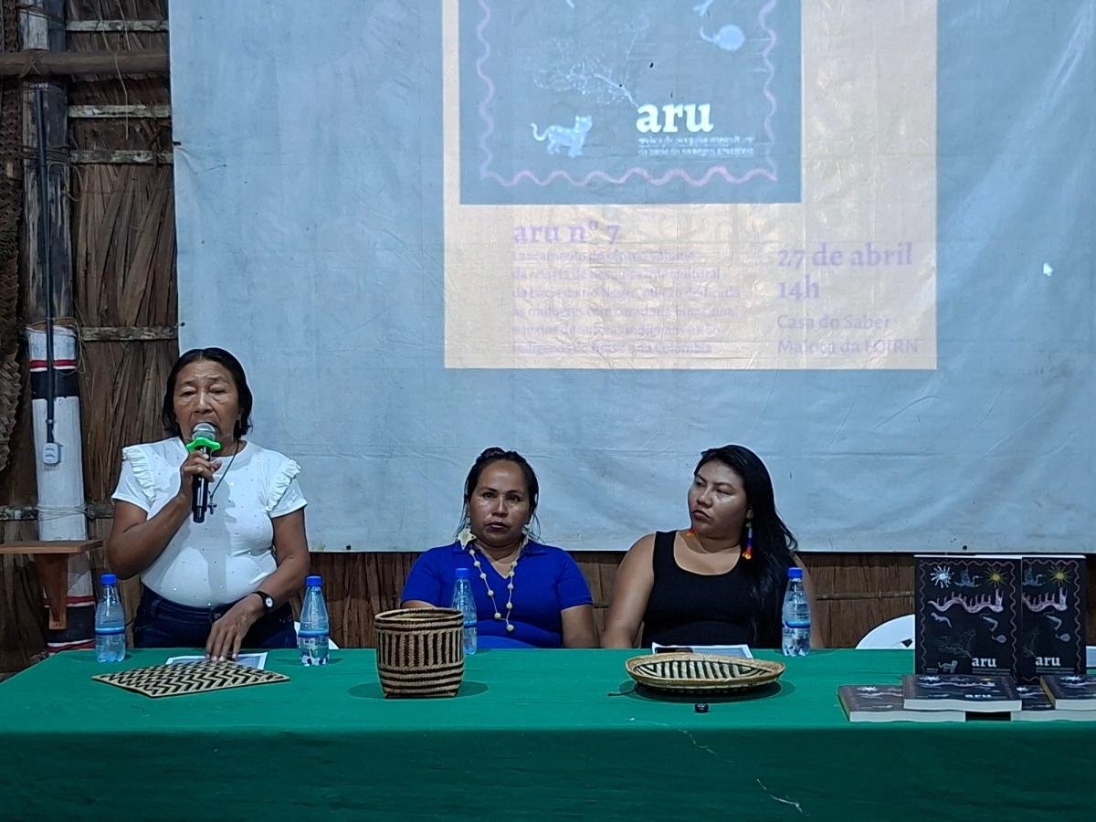 Dona Cecília Albuquerque, Cleocimara Reis e Rosijane Moura durante diálogo sobre o processo de construção da Aru 7